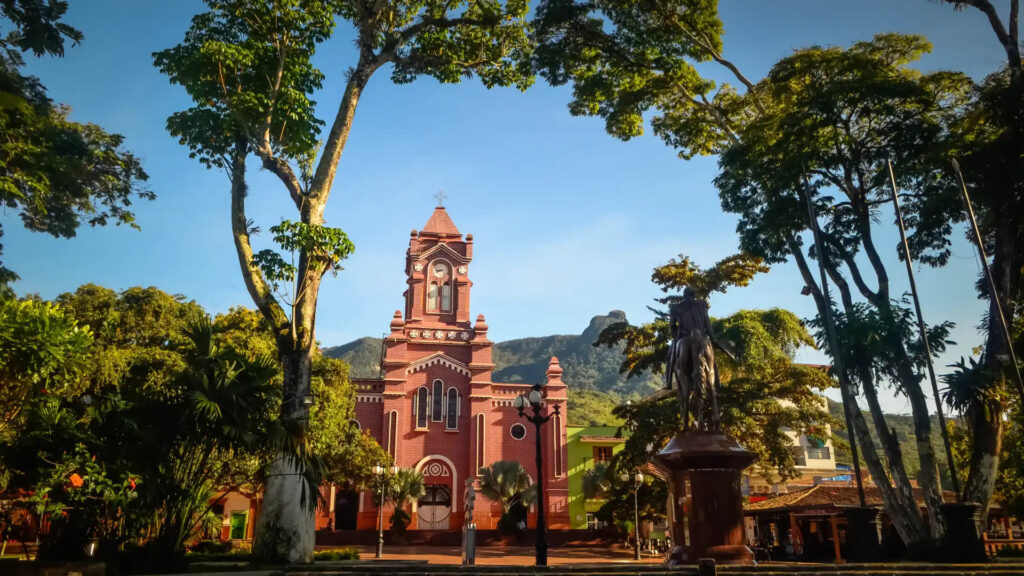 Asesoría técnica de Fundagedescol para la planeación territorial y formulación del Plan de Desarrollo Municipal de San Carlos 2024-2027 con enfoque en paz y resiliencia.